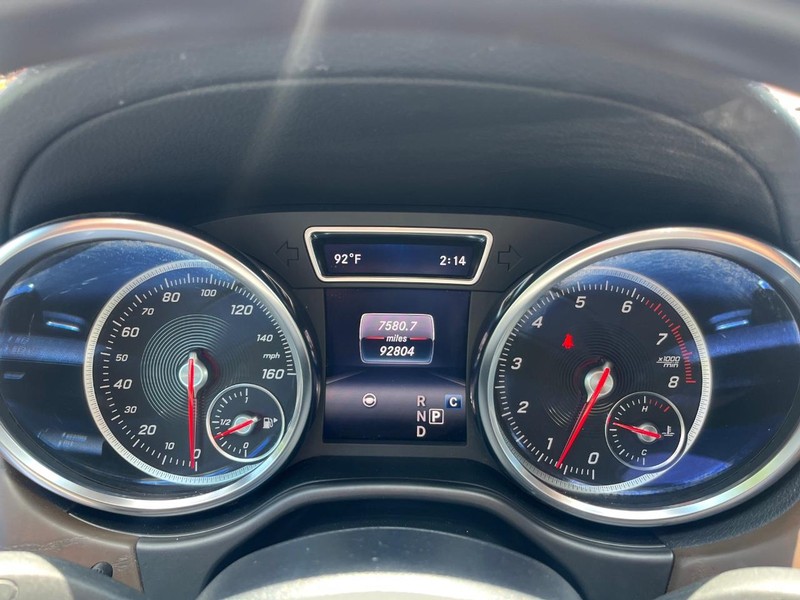 Mercedes-Benz GLS 550 Vehicle Full-screen Gallery Image 23