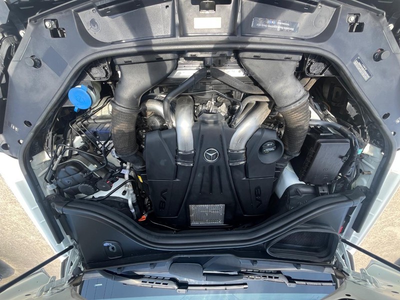 Mercedes-Benz GLS 550 Vehicle Full-screen Gallery Image 30