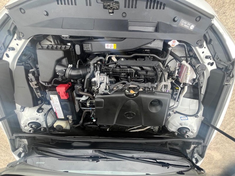 Toyota Camry Vehicle Full-screen Gallery Image 28