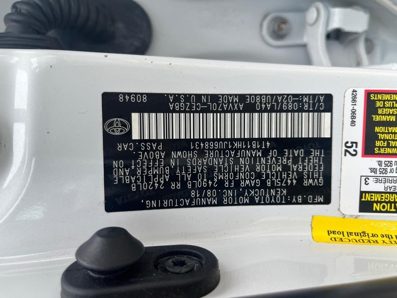 Toyota Camry Vehicle Full-screen Gallery Image 29