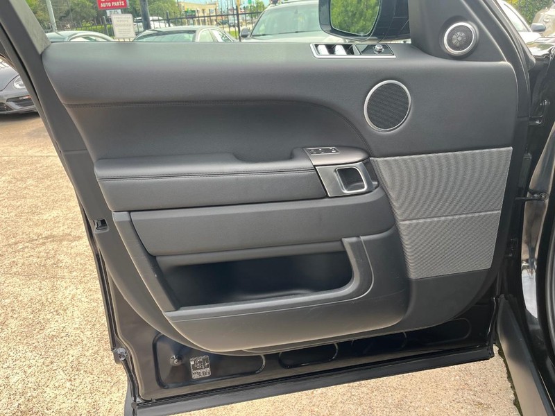 Land Rover Range Rover Sport Vehicle Full-screen Gallery Image 12