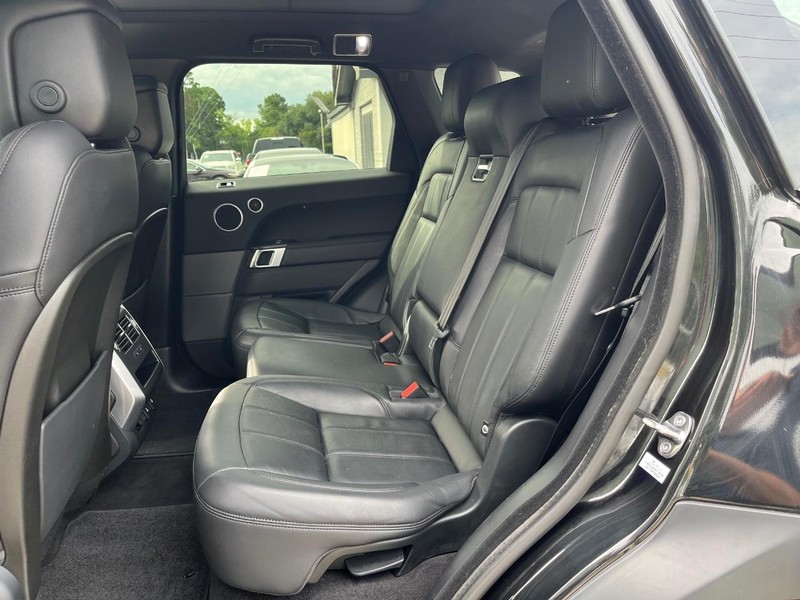 Land Rover Range Rover Sport Vehicle Full-screen Gallery Image 16
