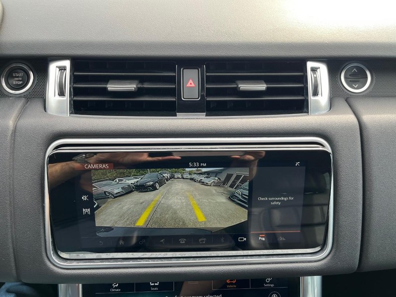 Land Rover Range Rover Sport Vehicle Full-screen Gallery Image 23