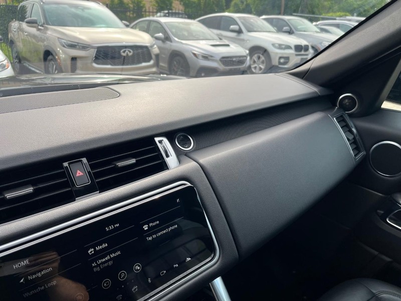 Land Rover Range Rover Sport Vehicle Full-screen Gallery Image 25