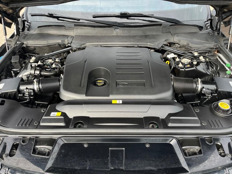 Land Rover Range Rover Sport Vehicle Full-screen Gallery Image 29