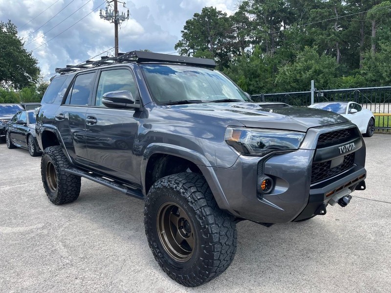 Toyota 4Runner Vehicle Full-screen Gallery Image 04