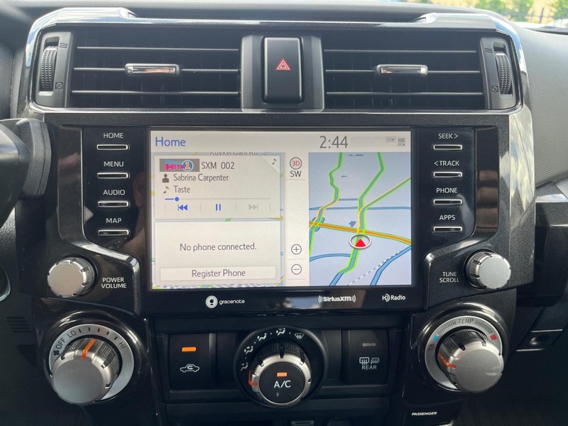 Toyota 4Runner Vehicle Full-screen Gallery Image 22