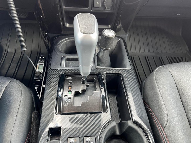 Toyota 4Runner Vehicle Full-screen Gallery Image 24
