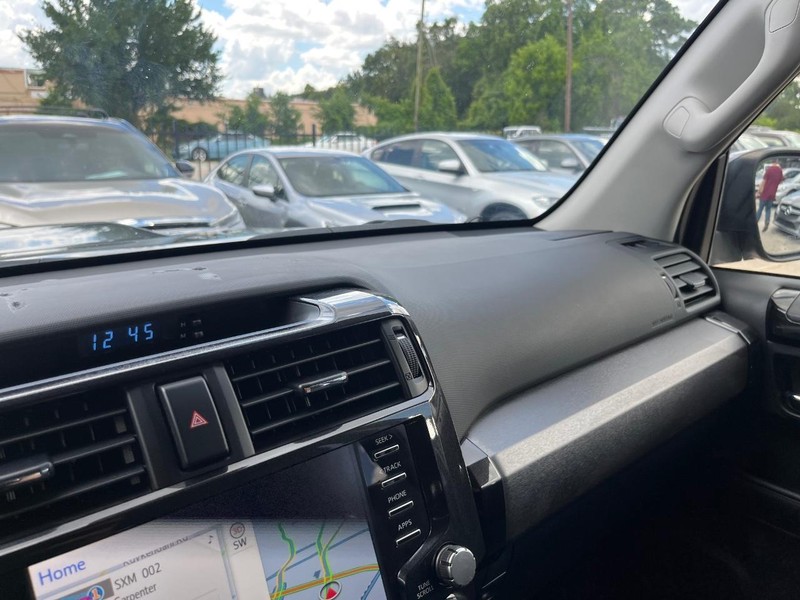 Toyota 4Runner Vehicle Full-screen Gallery Image 25