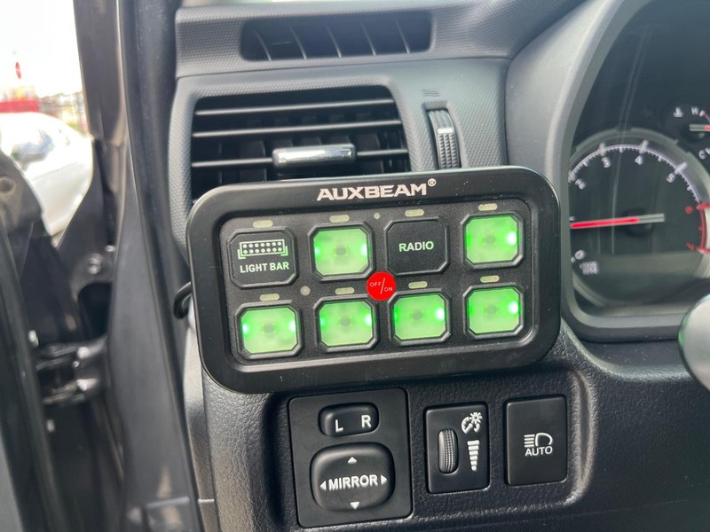 Toyota 4Runner Vehicle Full-screen Gallery Image 26