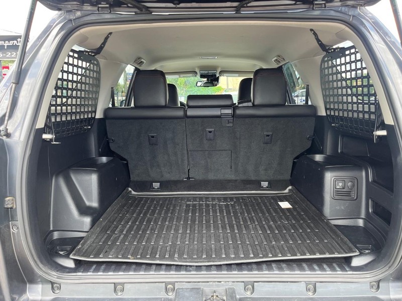 Toyota 4Runner Vehicle Full-screen Gallery Image 35