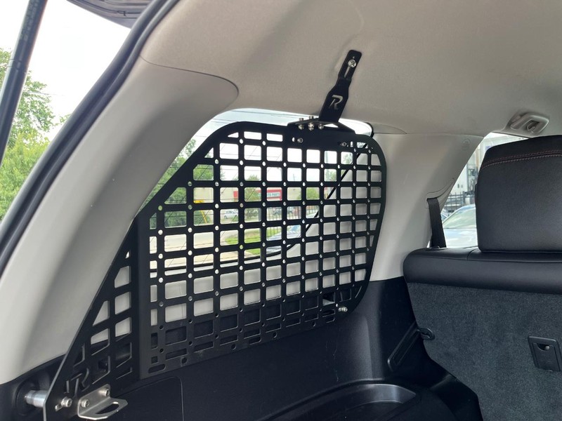 Toyota 4Runner Vehicle Full-screen Gallery Image 36