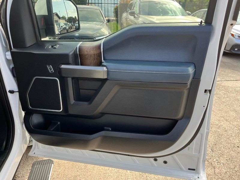 Ford F-150 Vehicle Full-screen Gallery Image 15