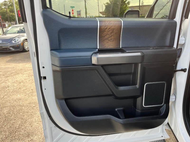 Ford F-150 Vehicle Full-screen Gallery Image 19