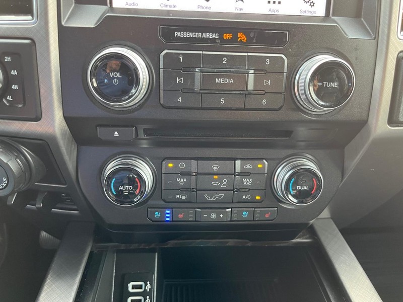 Ford F-150 Vehicle Full-screen Gallery Image 24