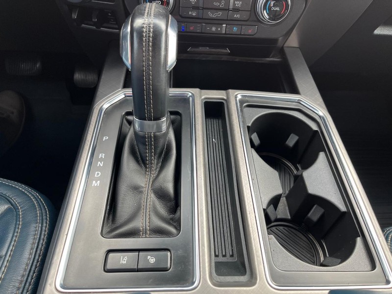 Ford F-150 Vehicle Full-screen Gallery Image 25