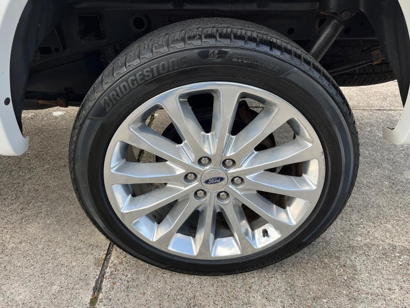 Ford F-150 Vehicle Full-screen Gallery Image 29