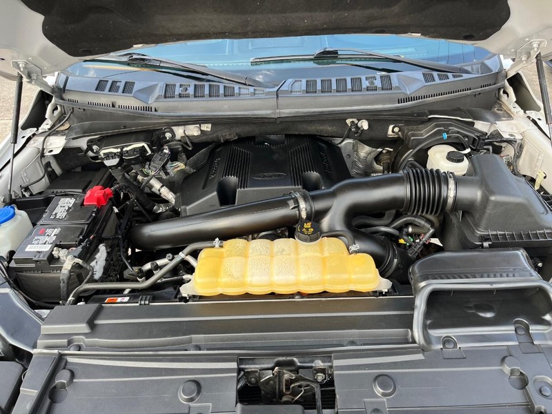 Ford F-150 Vehicle Full-screen Gallery Image 30