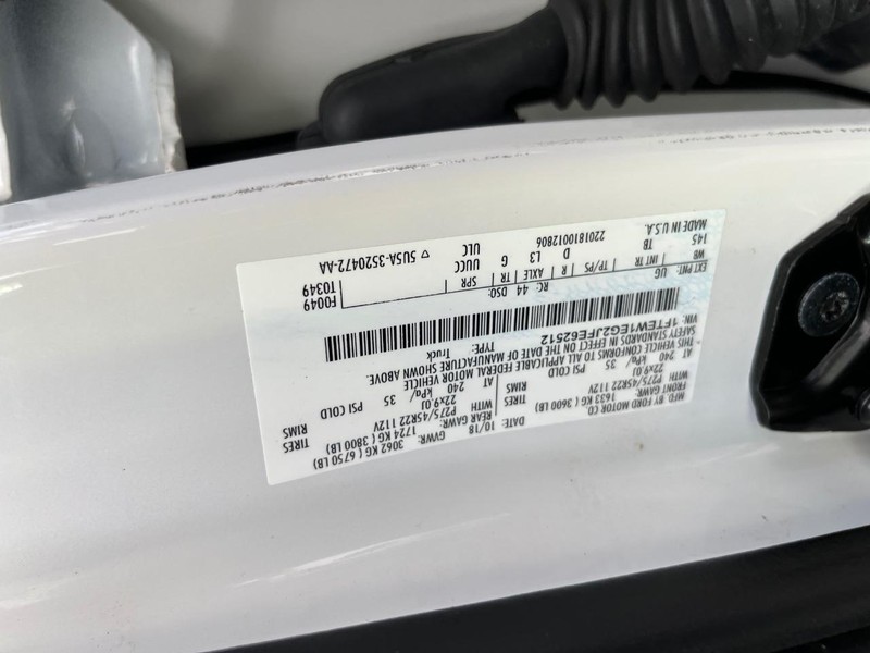 Ford F-150 Vehicle Full-screen Gallery Image 31