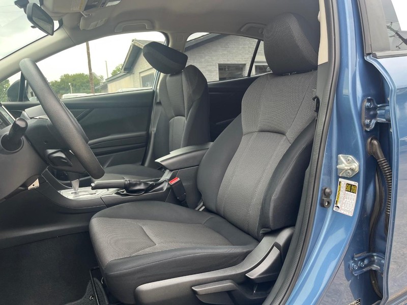 Subaru Crosstrek Vehicle Full-screen Gallery Image 10