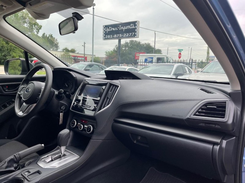Subaru Crosstrek Vehicle Full-screen Gallery Image 12