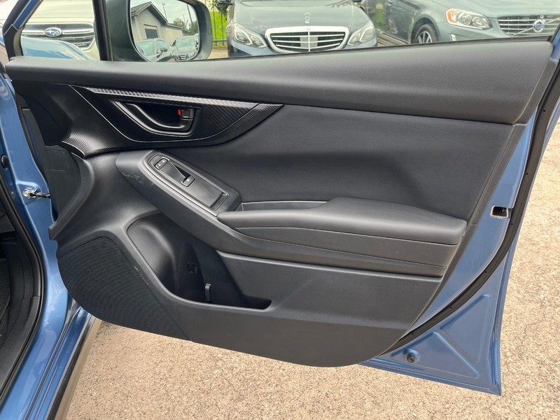 Subaru Crosstrek Vehicle Full-screen Gallery Image 14