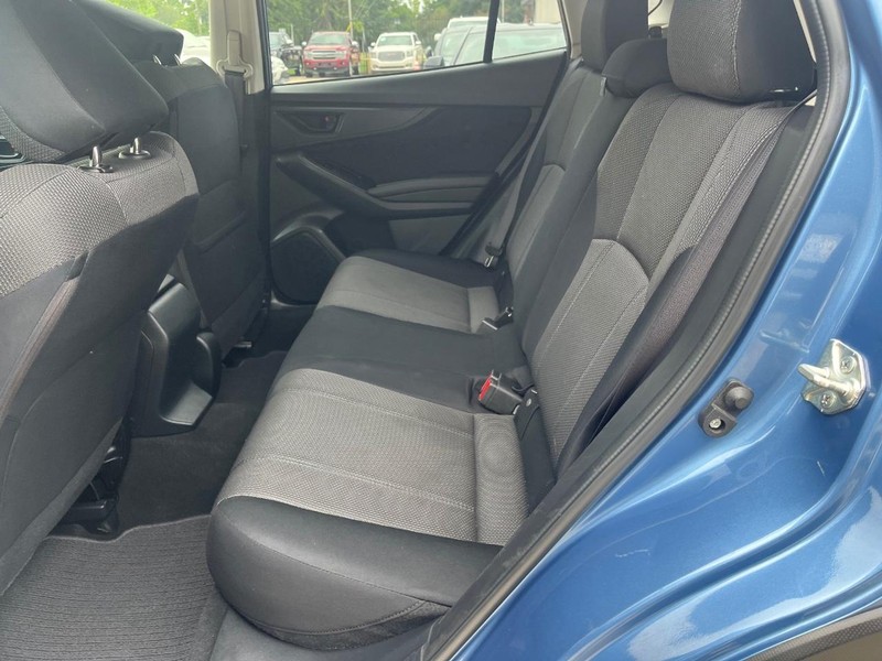 Subaru Crosstrek Vehicle Full-screen Gallery Image 17