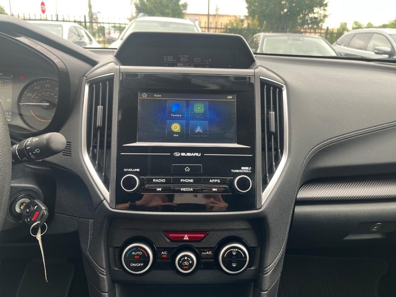 Subaru Crosstrek Vehicle Full-screen Gallery Image 21