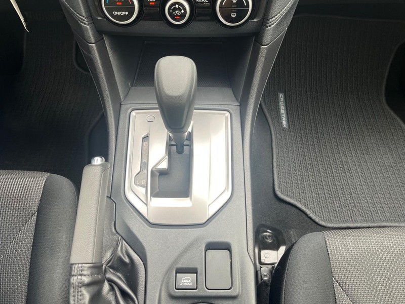 Subaru Crosstrek Vehicle Full-screen Gallery Image 23