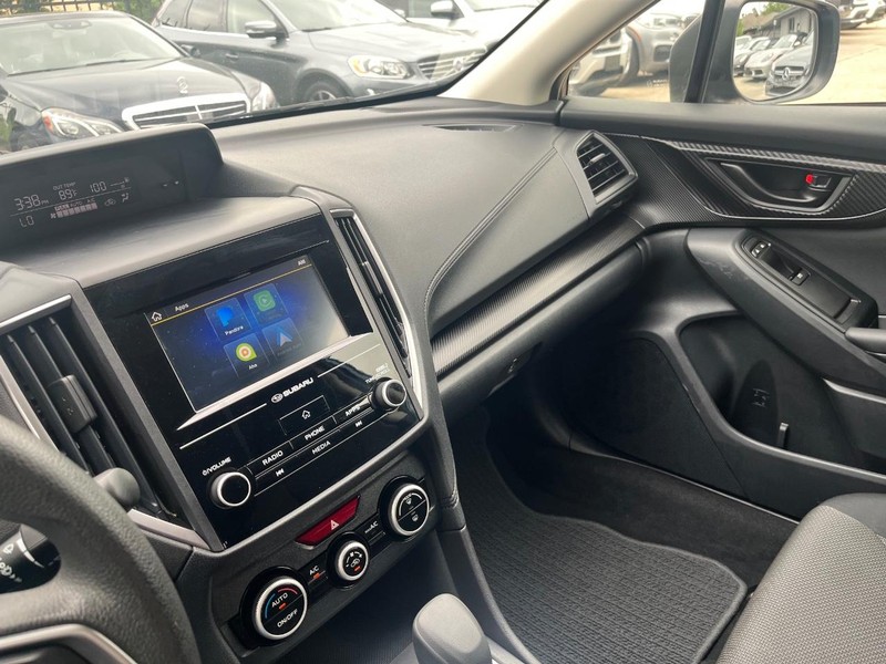 Subaru Crosstrek Vehicle Full-screen Gallery Image 24