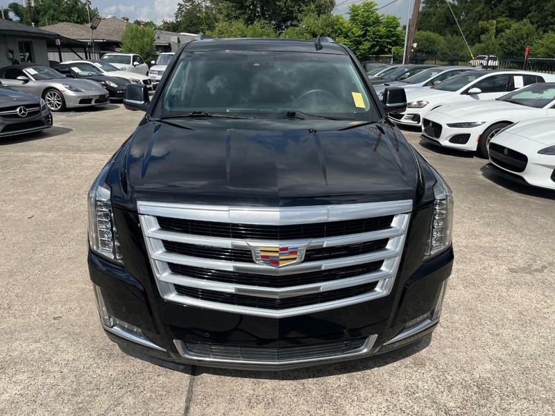 Cadillac Escalade ESV Vehicle Full-screen Gallery Image 03