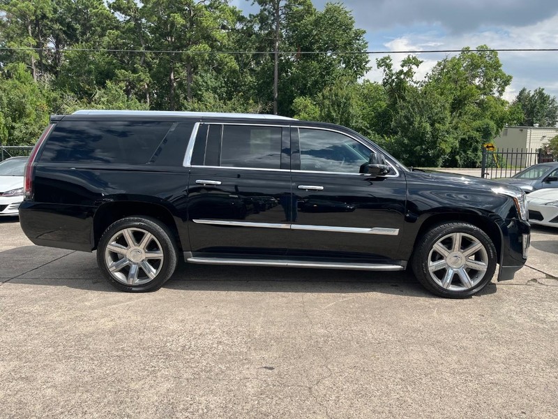 Cadillac Escalade ESV Vehicle Full-screen Gallery Image 05