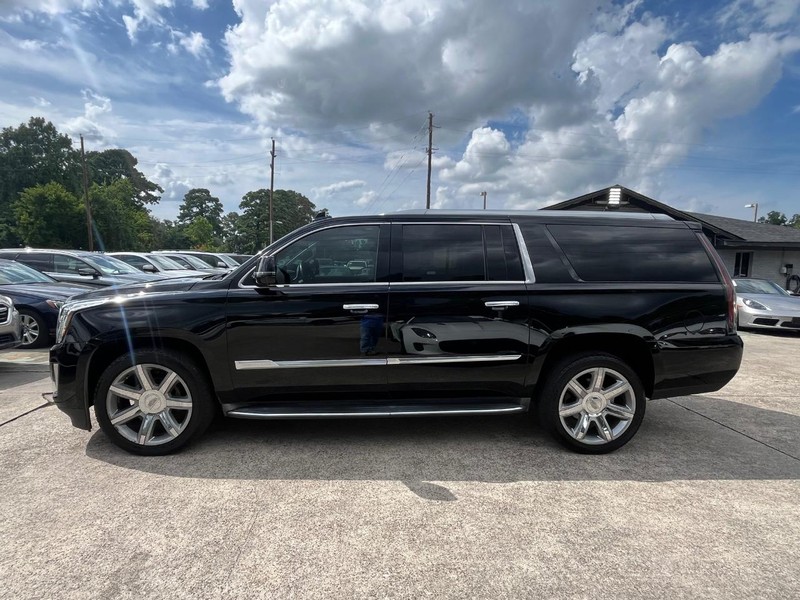 Cadillac Escalade ESV Vehicle Full-screen Gallery Image 09