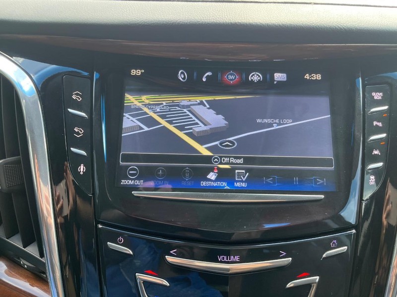 Cadillac Escalade ESV Vehicle Full-screen Gallery Image 26
