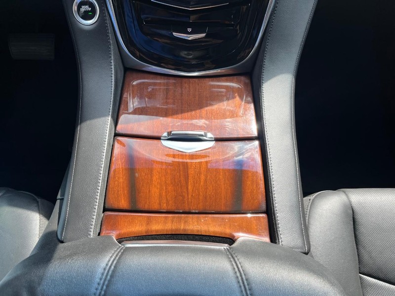 Cadillac Escalade ESV Vehicle Full-screen Gallery Image 28