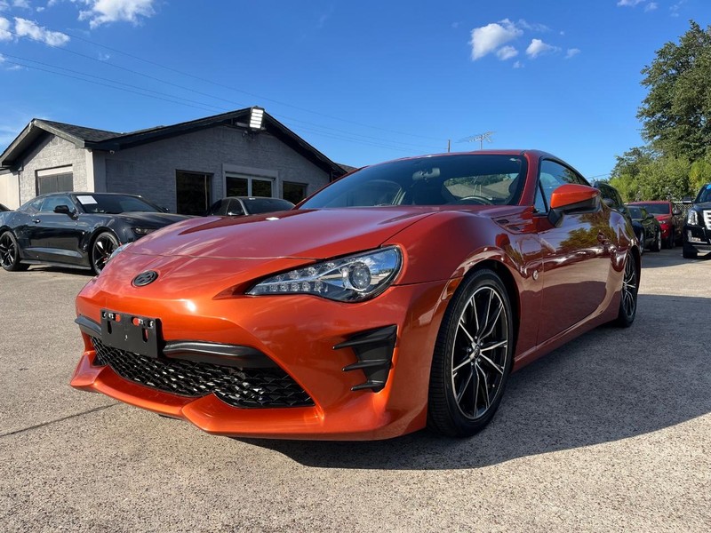 Toyota 86 Vehicle Full-screen Gallery Image 02