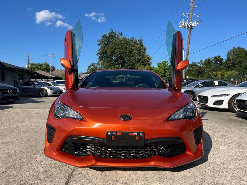Toyota 86 Vehicle Full-screen Gallery Image 03