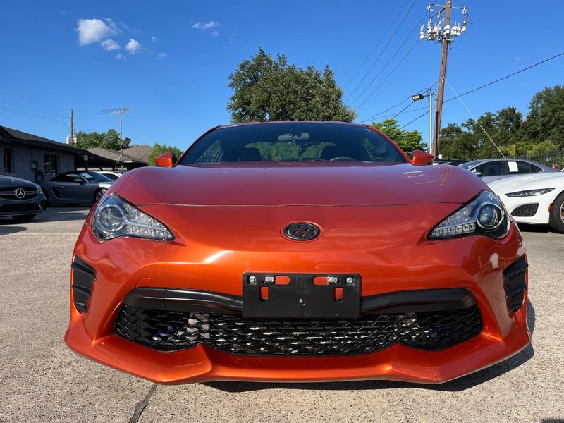 Toyota 86 Vehicle Full-screen Gallery Image 04