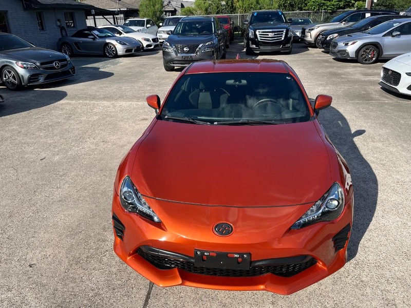 Toyota 86 Vehicle Full-screen Gallery Image 05