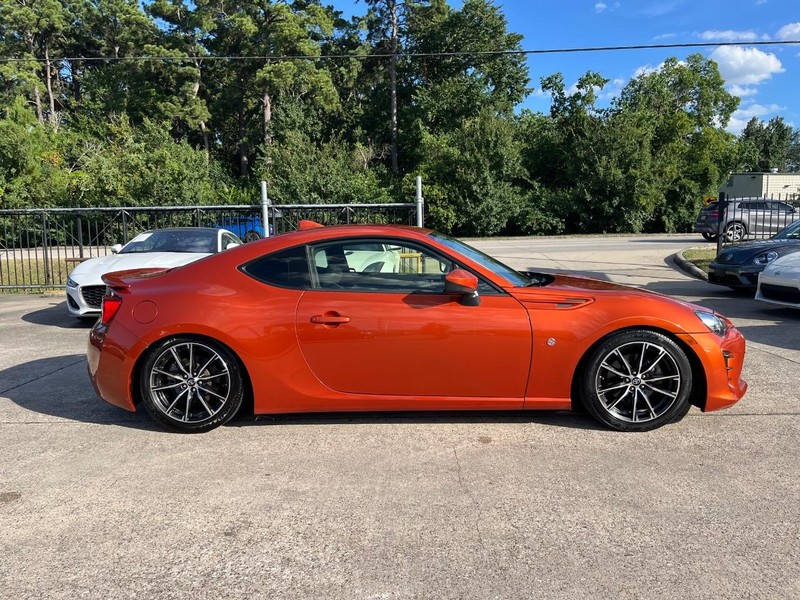 Toyota 86 Vehicle Full-screen Gallery Image 07