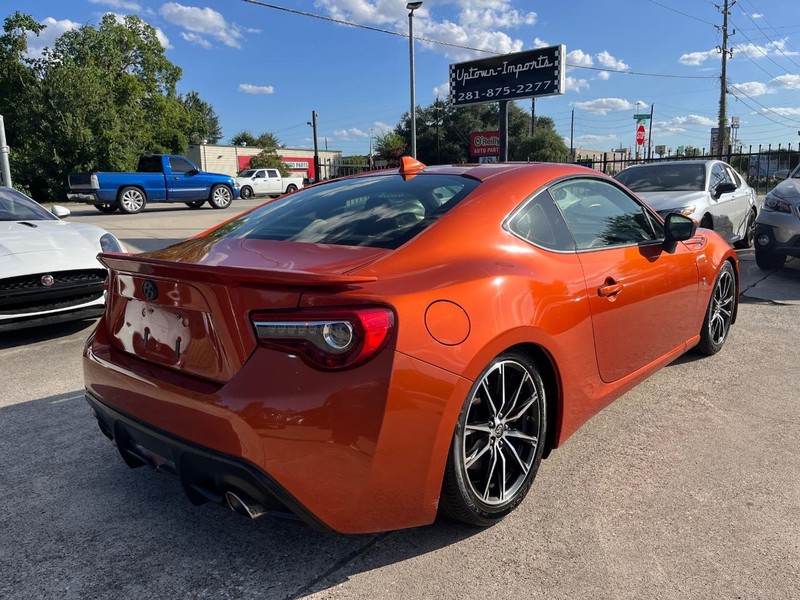 Toyota 86 Vehicle Full-screen Gallery Image 08