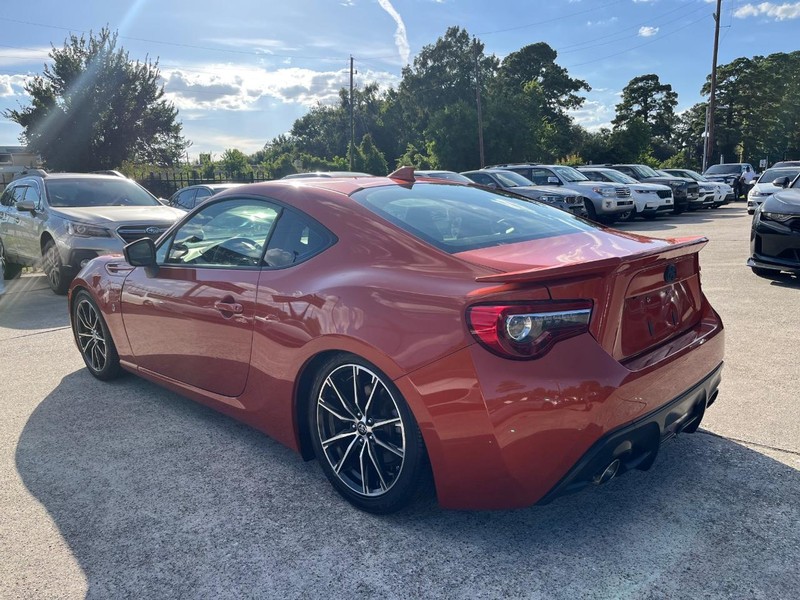 Toyota 86 Vehicle Full-screen Gallery Image 10