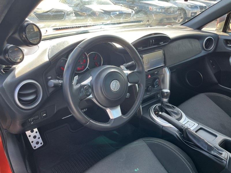 Toyota 86 Vehicle Full-screen Gallery Image 12