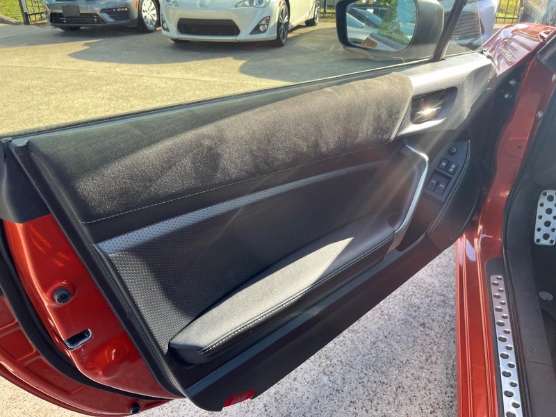Toyota 86 Vehicle Full-screen Gallery Image 14