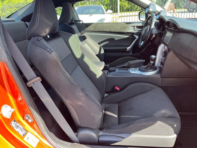 Toyota 86 Vehicle Full-screen Gallery Image 16