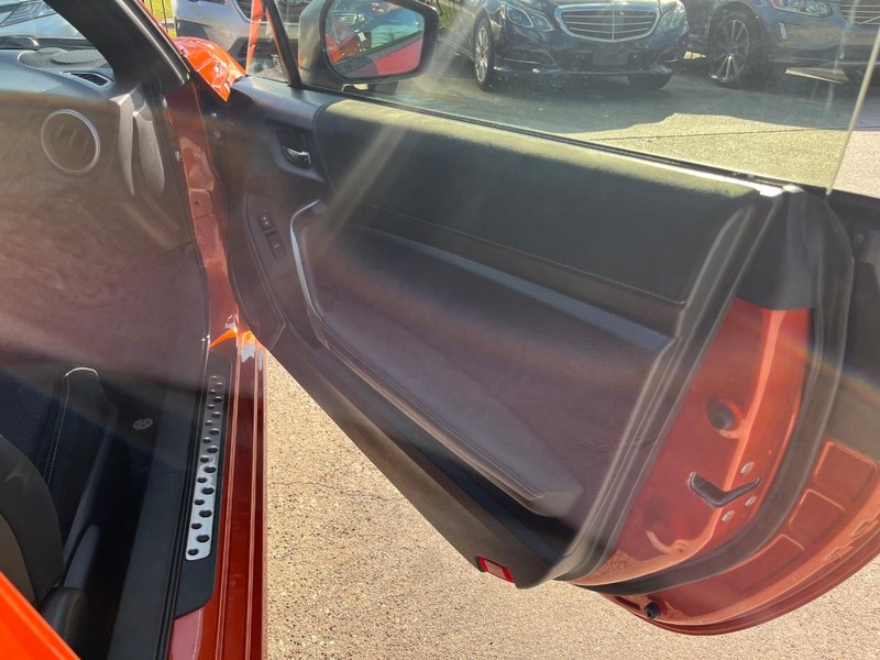 Toyota 86 Vehicle Full-screen Gallery Image 17