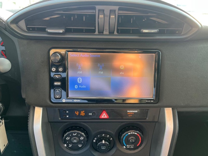 Toyota 86 Vehicle Full-screen Gallery Image 21