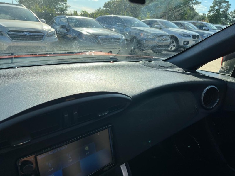 Toyota 86 Vehicle Full-screen Gallery Image 25