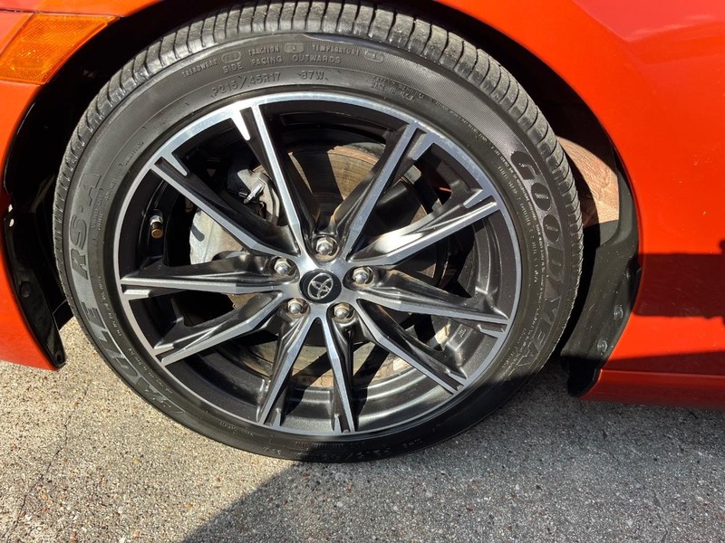 Toyota 86 Vehicle Full-screen Gallery Image 26