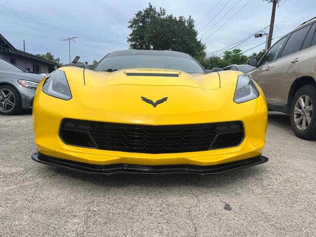 Chevrolet Corvette Stingray Vehicle Full-screen Gallery Image 02